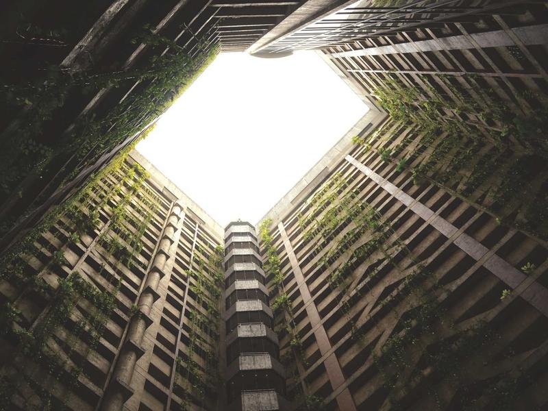 《生化危机2》游戏回顾与玩法解析：重返浣熊市，重拾生存恐惧